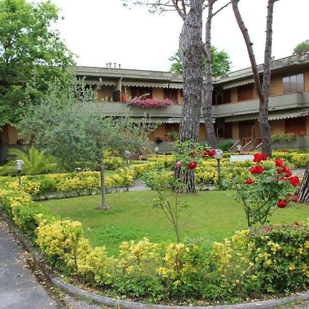 Sea And Mountains Apartment Marina di Massa Exterior photo